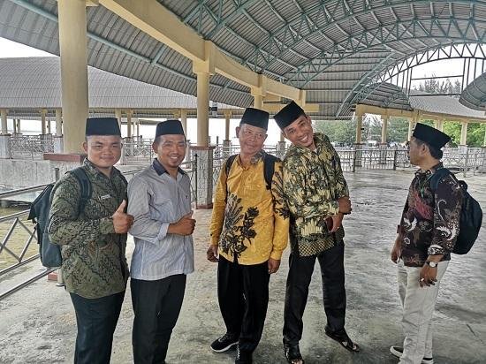 Kepala KUA dan PAI Kec. Bantan Sambut Kepulangan Jemaah Haji di Pelabuhan Bandar Sri Laksmana