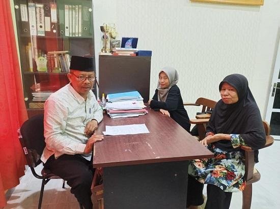 Kepala KUA Kec. Bantan Berikan Bimbingan Kepada Muallaf