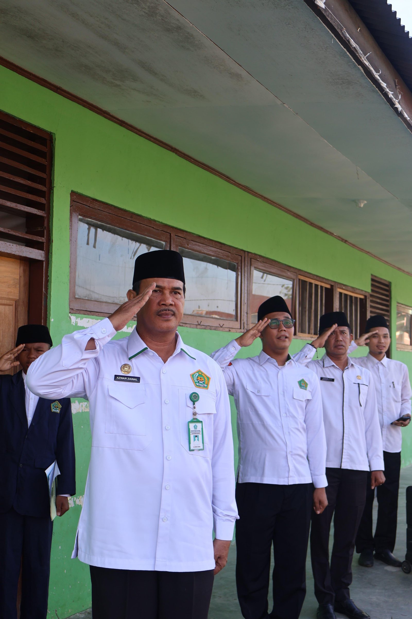 Azwar Zainal Pimpin Upacara Bendera Awal Semester di Kampus 2 Bandar Petalangan