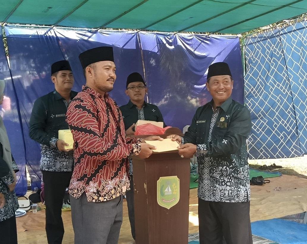 Peresmian MDTA Al-Muttahidah Desa Melai, Ka. KUA Kec. Rangsang Barat Berikan Bantuan Al-Qur’an dan Perlengkapan Ibadah