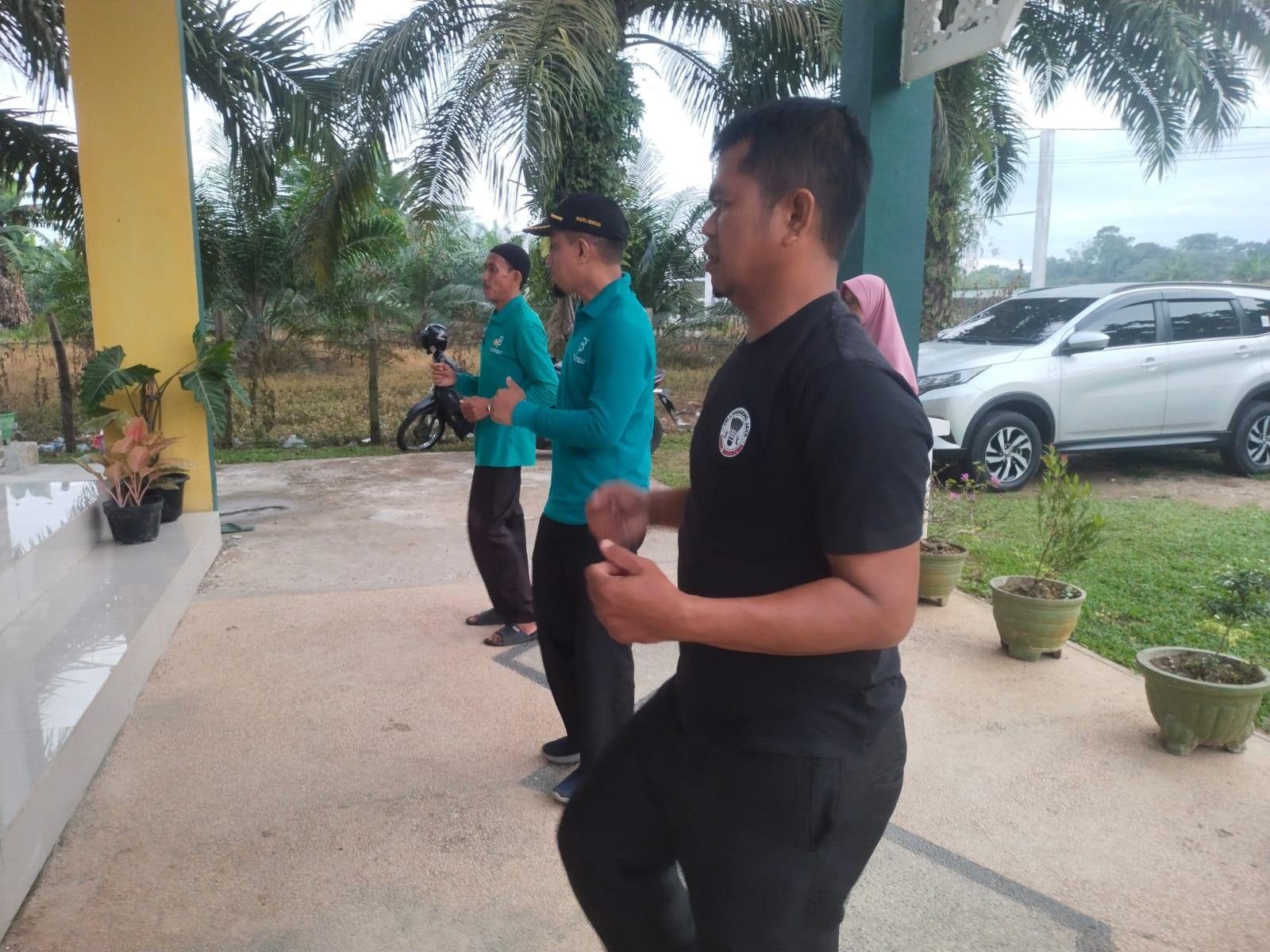 Wujudkan Fisik Yang Sehat dan Semangat Kinerja, KUA Sentajo Raya Gelar Senam dan Goro 