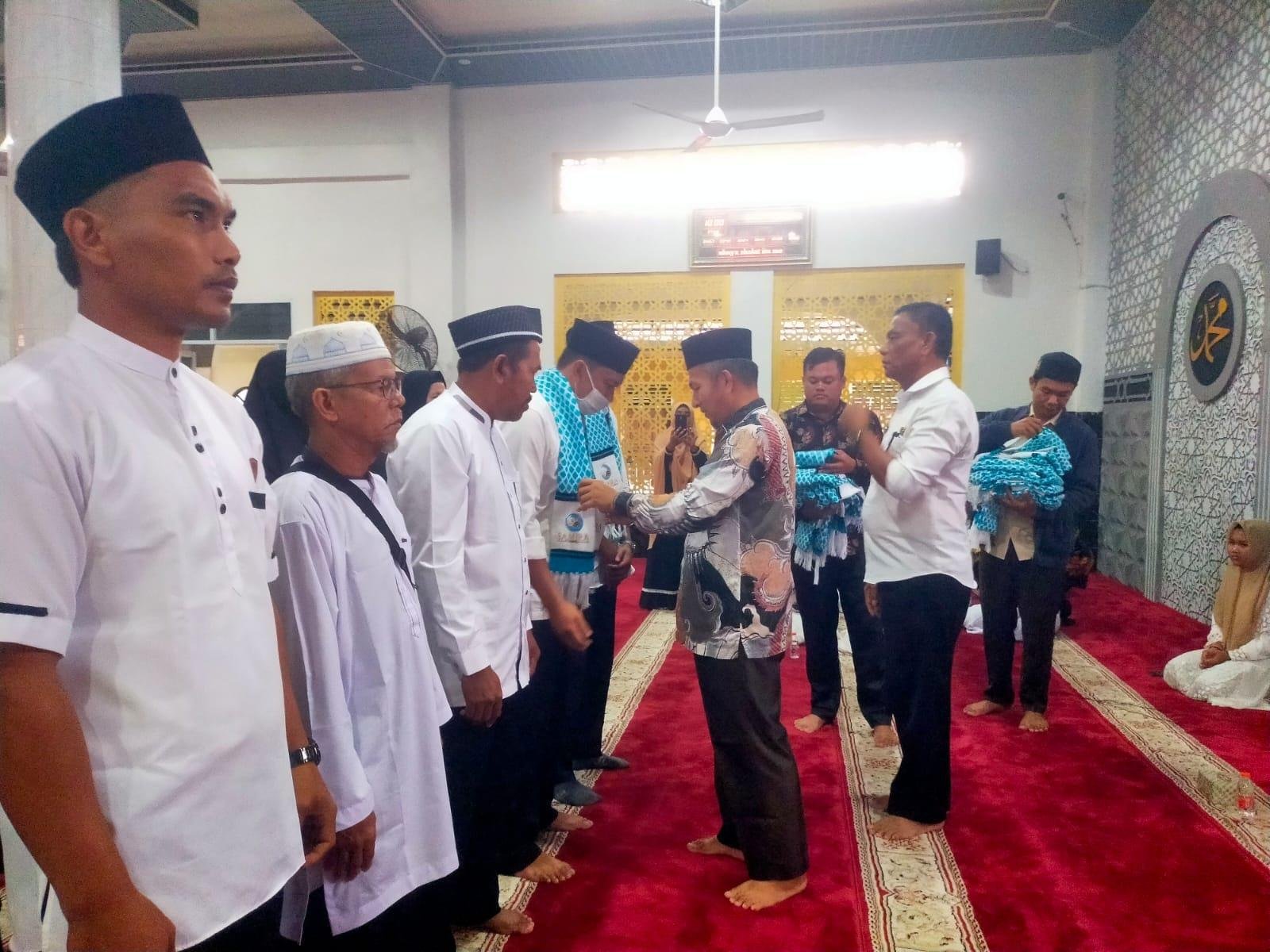 Kepala KUA Kecamatan Singingi Hadiri dan Lepas Jemaah Umrah