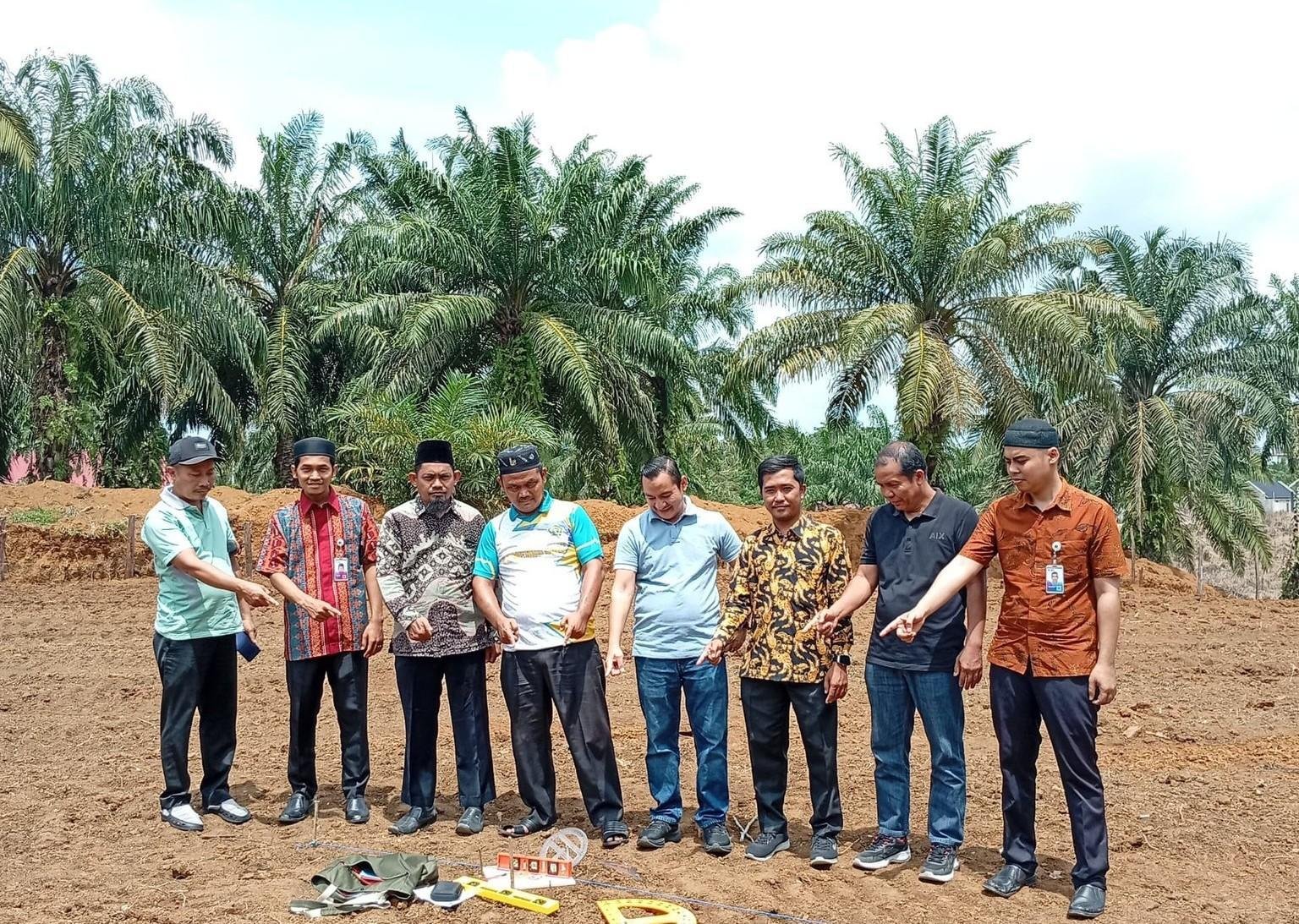 Penghulu KUA Pasir Penyu Dampingi Tim Hisab Rukyat Presisi Arah Kiblat Surau Suluk Nur Amin 