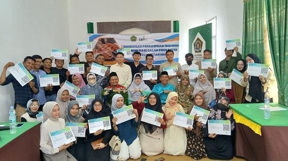Tutup Bimwin Mandiri Angkatan VIII, Kepala KUA Kec. Mandau Serahkan Sertifikat Kepada 15 Pasang Catin