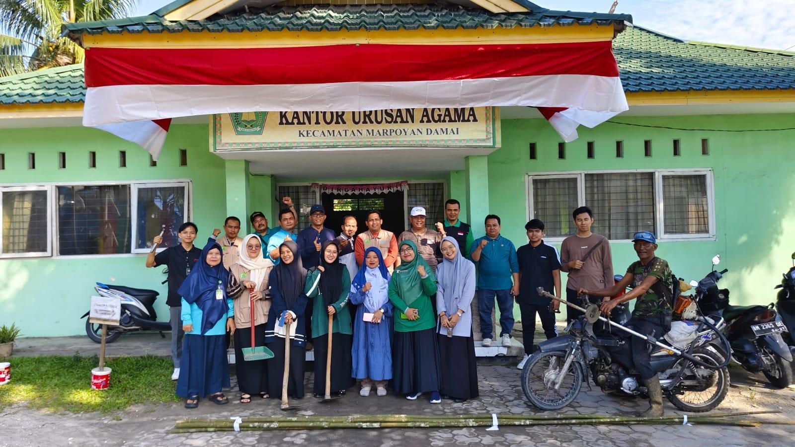 KUA Marpoyan Damai Goro bersama Sambut Hari Jadi Ke-68 Provinsi Riau dan HUT ke-80 RI