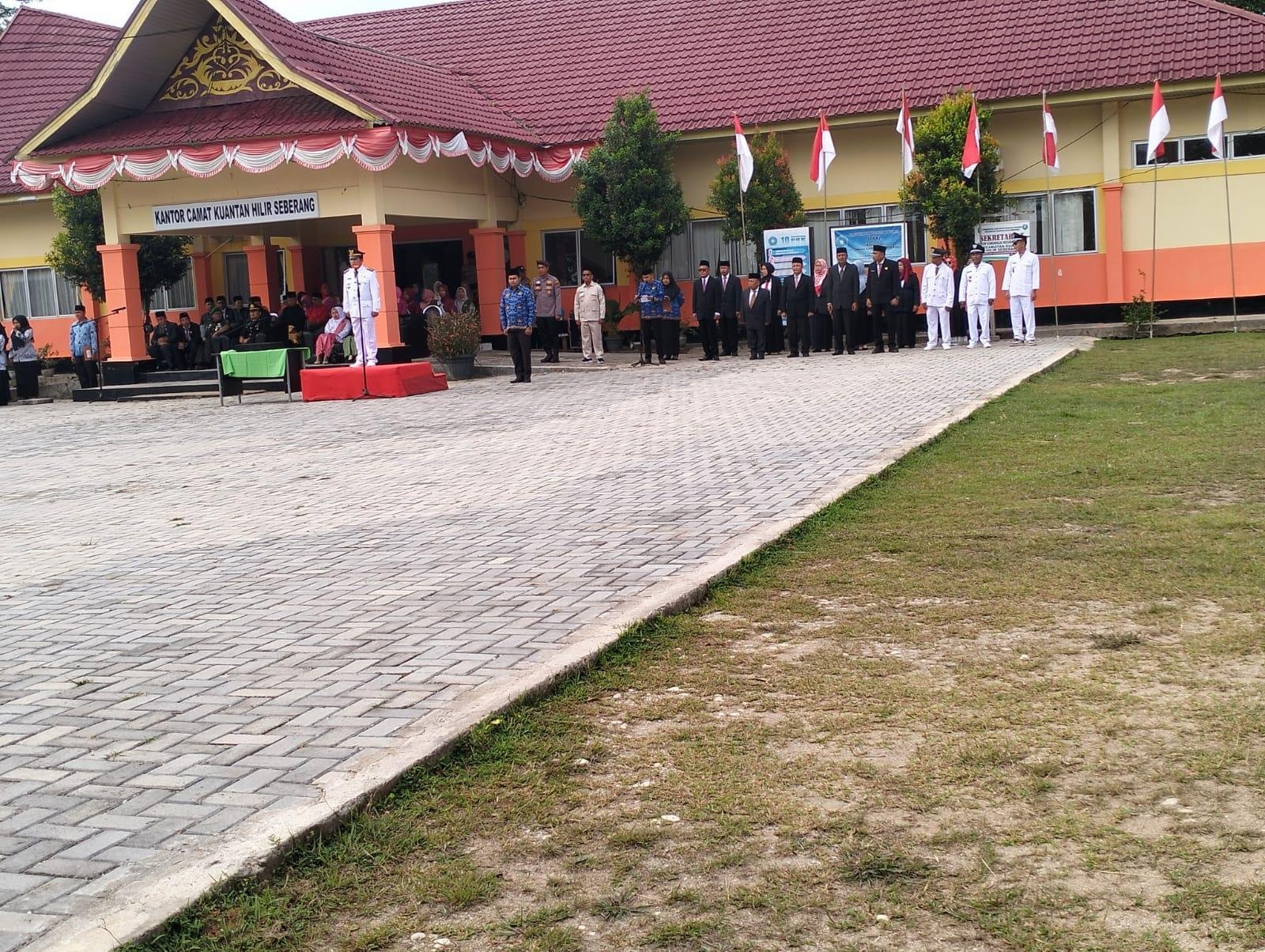 Penghulu Rendi Ahmad Asori Bacakan Doa pada Upacara HUT ke- 80 RI di Kuantan Hilir Seberang