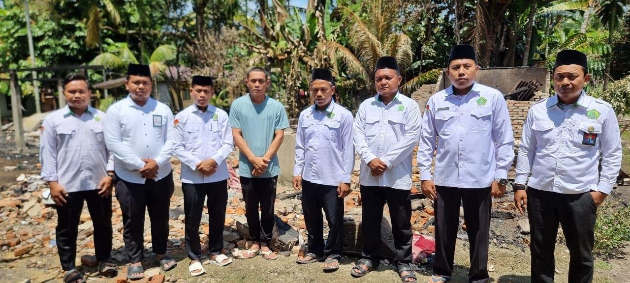 Kepala KUA Koto Kampar Hulu Kunjungi Warga Terdampak Musibah Kebakaran di Desa Tanjung