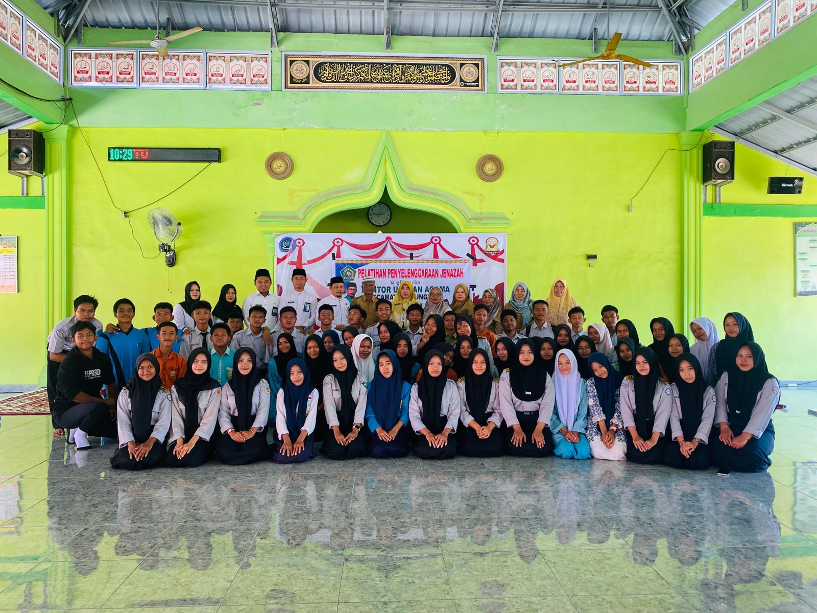 Kepala KUA Ujungbatu Beri Motivasi dan Pembinaan Keagamaan kepada Siswa SMKN 1 Ujungbatu