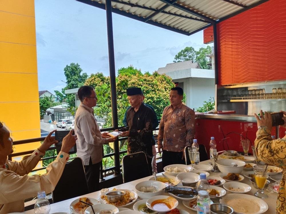 KUA Lima Puluh Gelar Perpisahan dengan PAH yang Tidak Aktif