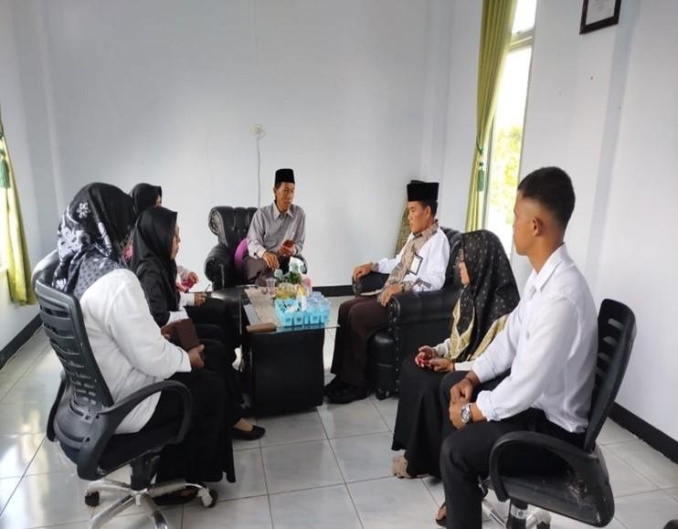 Sambut ASN CPNS dan PPPK Baru, Ka. KUA Merigi Adakan Pertemuan