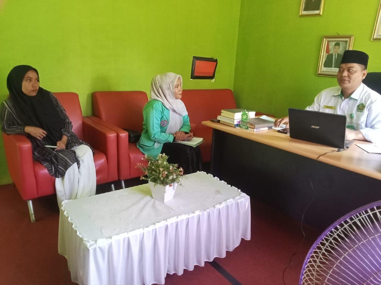 KUA Kec. Lais Kedatangan Tamu Mahasiswa Dalam Rangka Penelitian