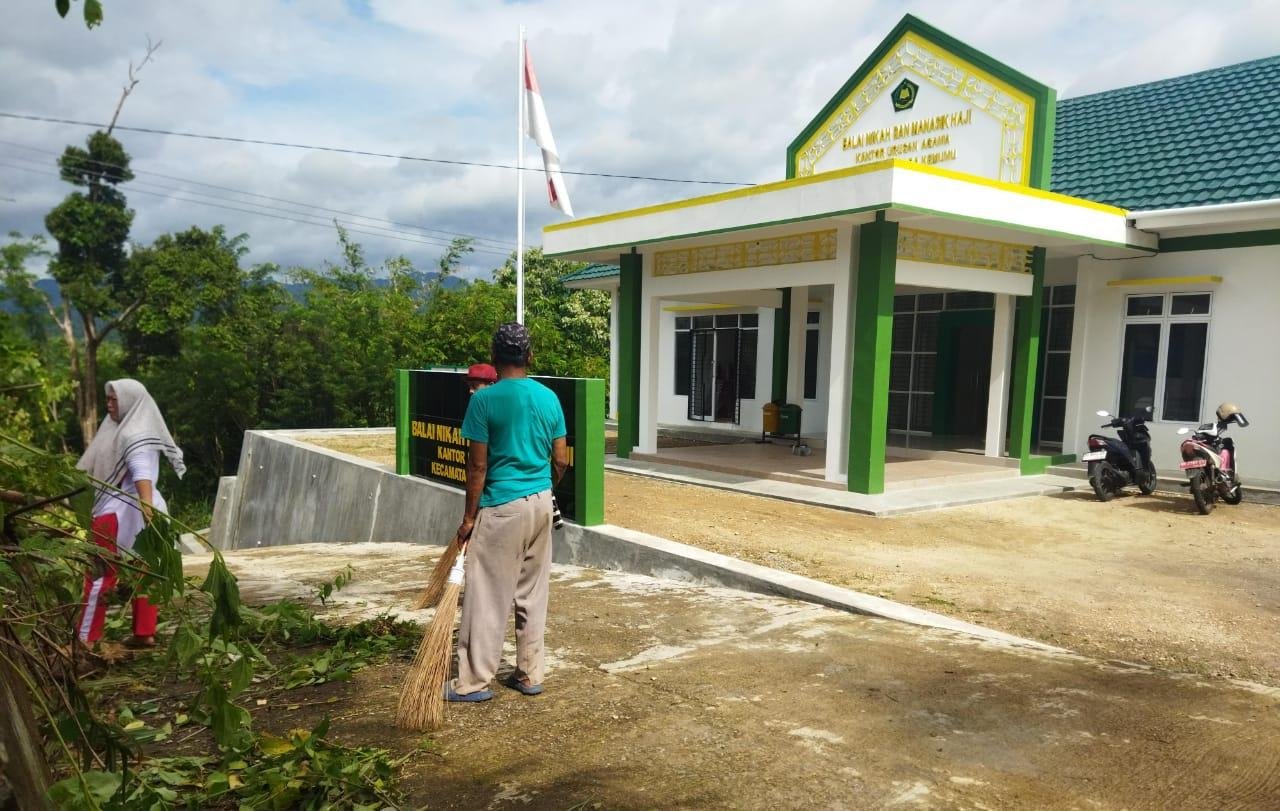 KUA Muara Kemumu Gotong Royong, KUA Wajib Bersih Karena Wajah Kementerian Agama