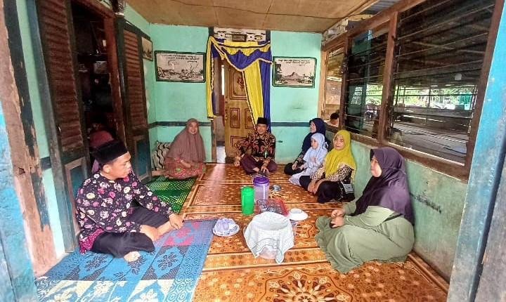 Tunjukkan Rasa Empati KUA Kerkap Turut Berbelasungkawa Kerumah Duka PAI NON PNS