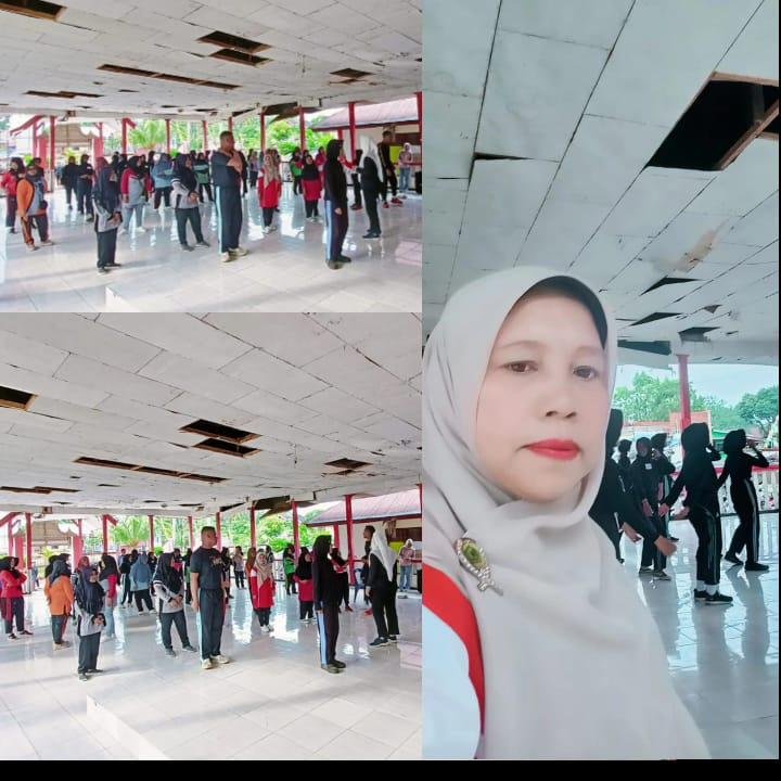 Pegawai KUA Bersama Lansia Senam Pagi di Aula Kantor Camat Kerkap