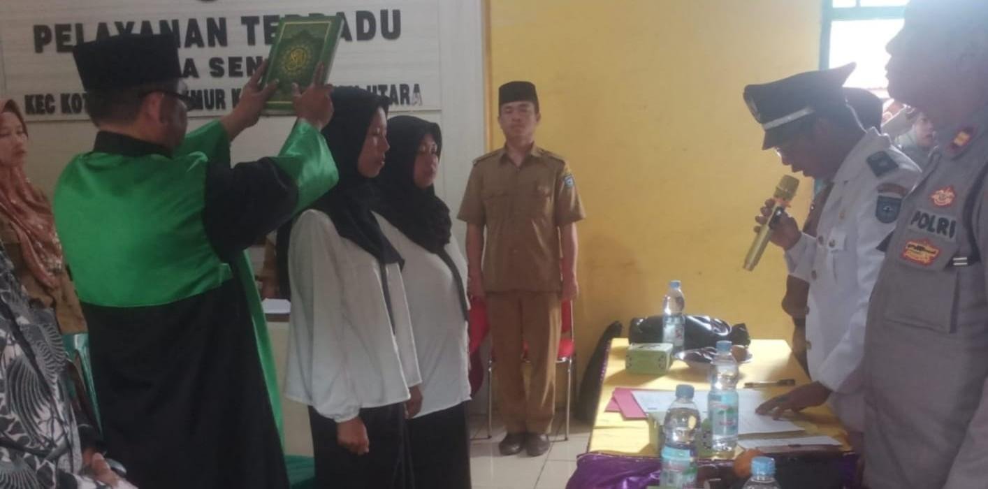 Kepala KUA Arga Makmur Bertindak sebagai Rohaniawan Pada Pelantikan Perangkat Desa Senali