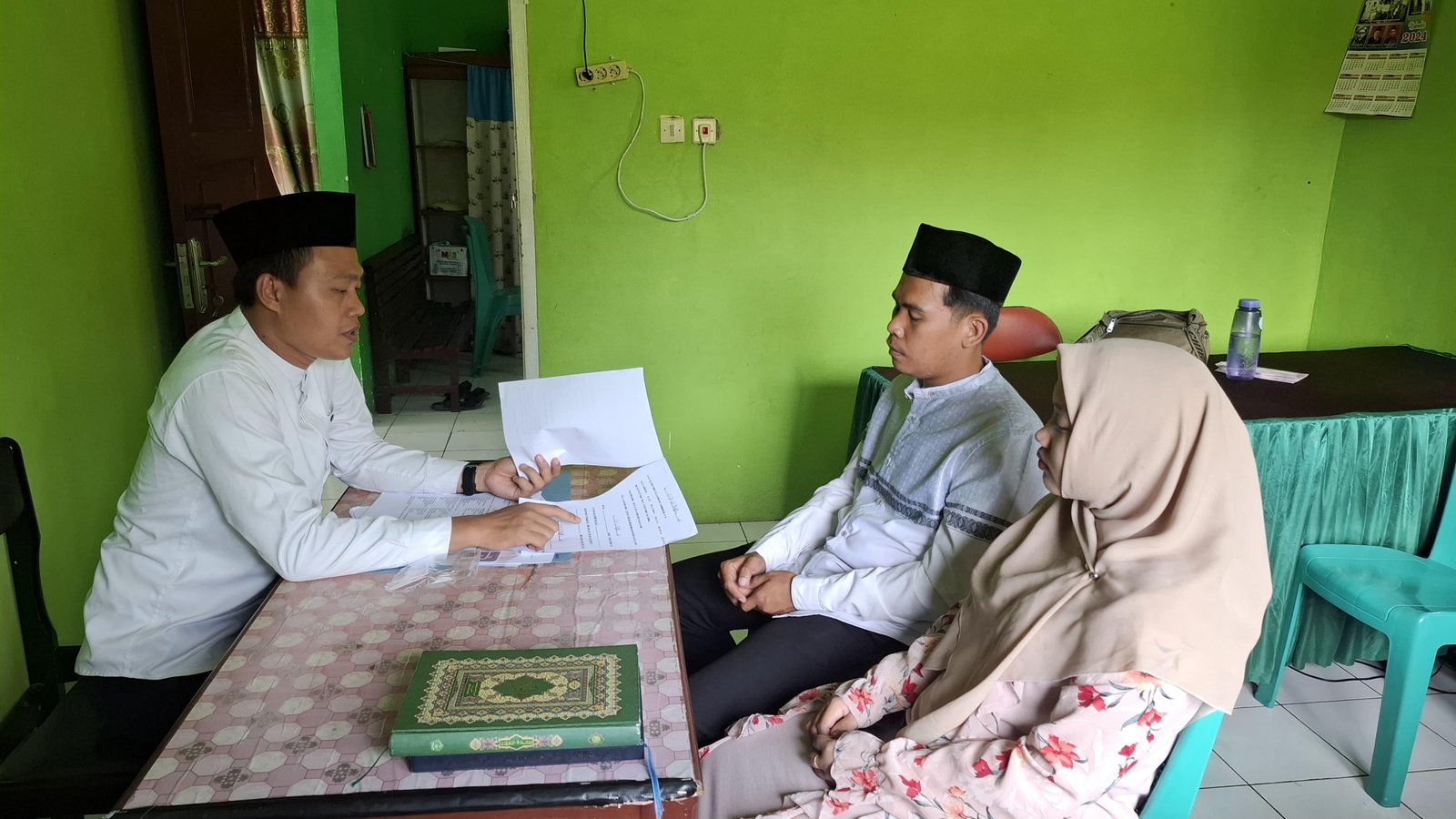 Penghulu KUA Air Napal Berikan Bimwin Mandiri Kepada Catin
