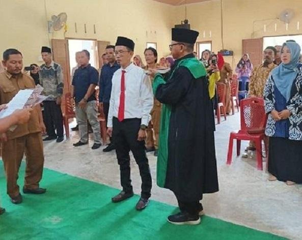 Kepala KUA Kec Bantan Hadiri Pelantikan Perangkat Desa Berancah