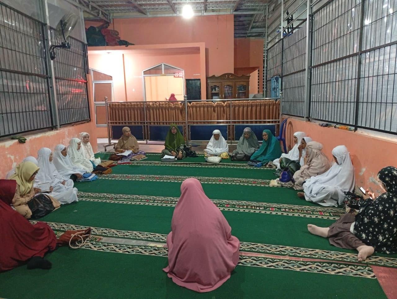 Pengajian Mingguan, ASN KUA Curup Tengah Sampaikan Amalan Sunnah di Hari Jum’at