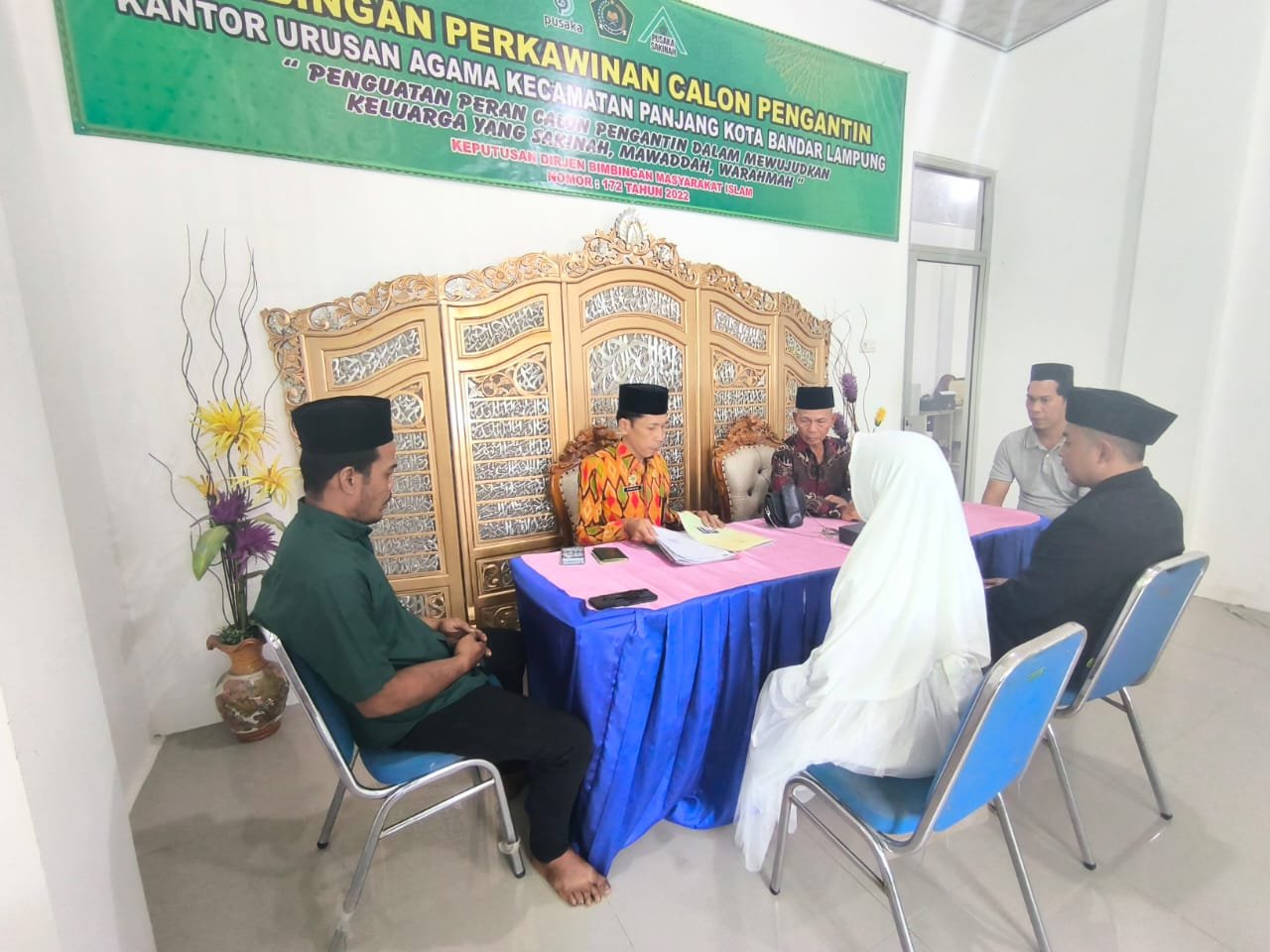 2 Sejoli Mengikat Janji Suci Di KUA Kecamatan Panjang 