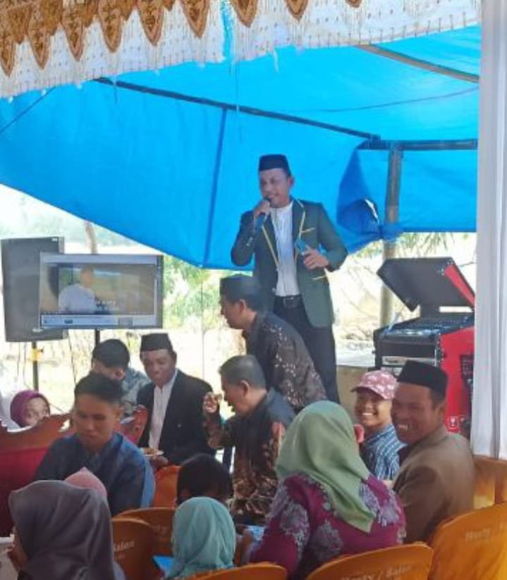 Beri Nasehat Perkawinan, Syamsir N Tafsirkan Lagu Bugis Tellang Rakkoe  