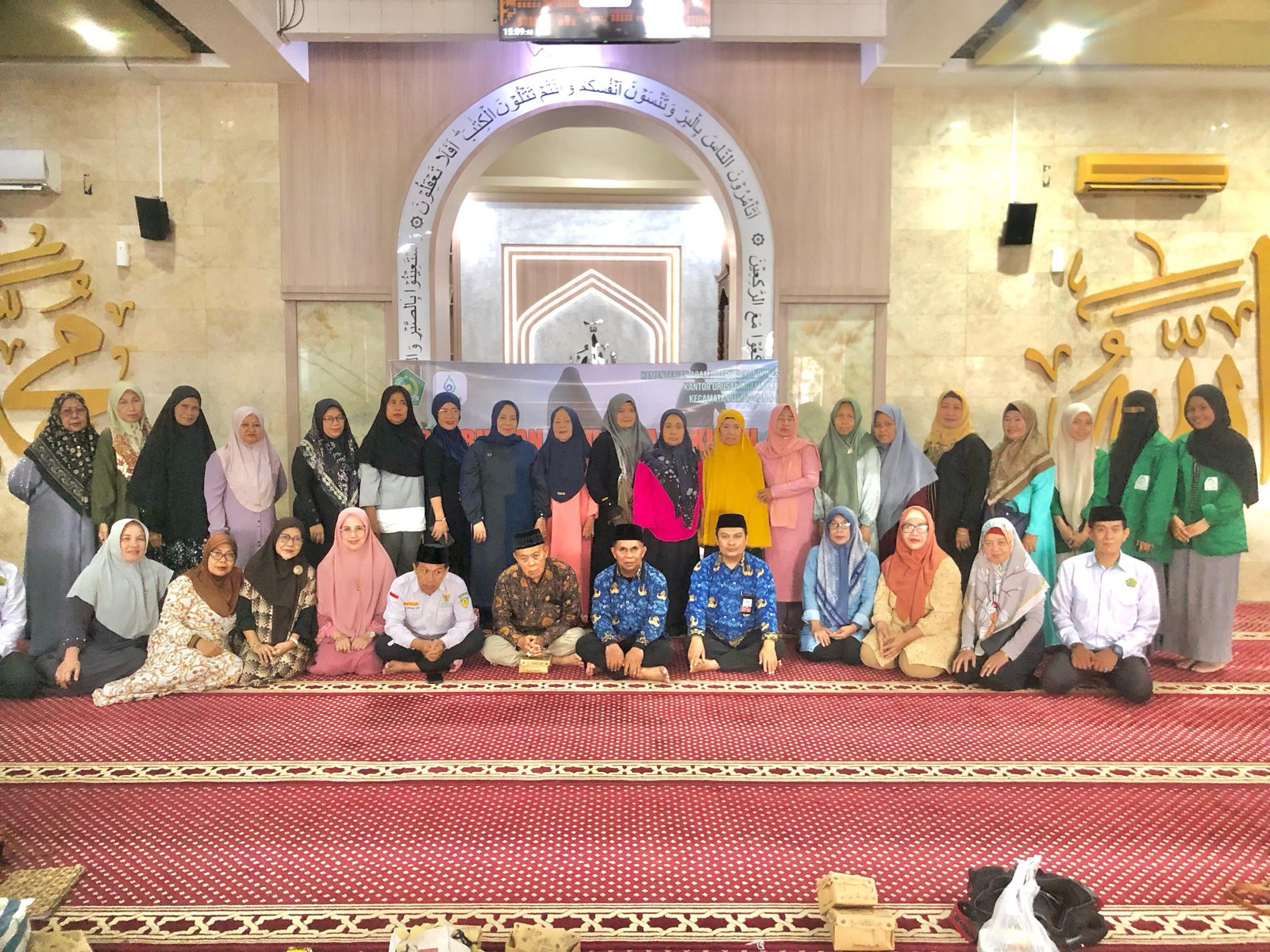 Kepala KUA Ujung Pandang bahas pondasi dan pilar keluarga sakinah dihadapan Majelis Taklim Khaerunnisa