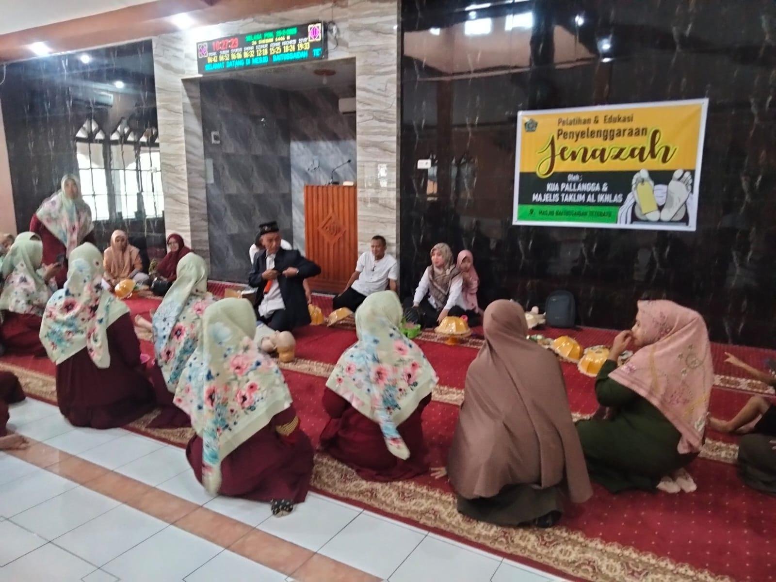 MULIAKAN JENAZAH, RAIH PAHALA : EDUKASI ISLAMI DISAMBUT WARGA PALLANGGA-GOWA