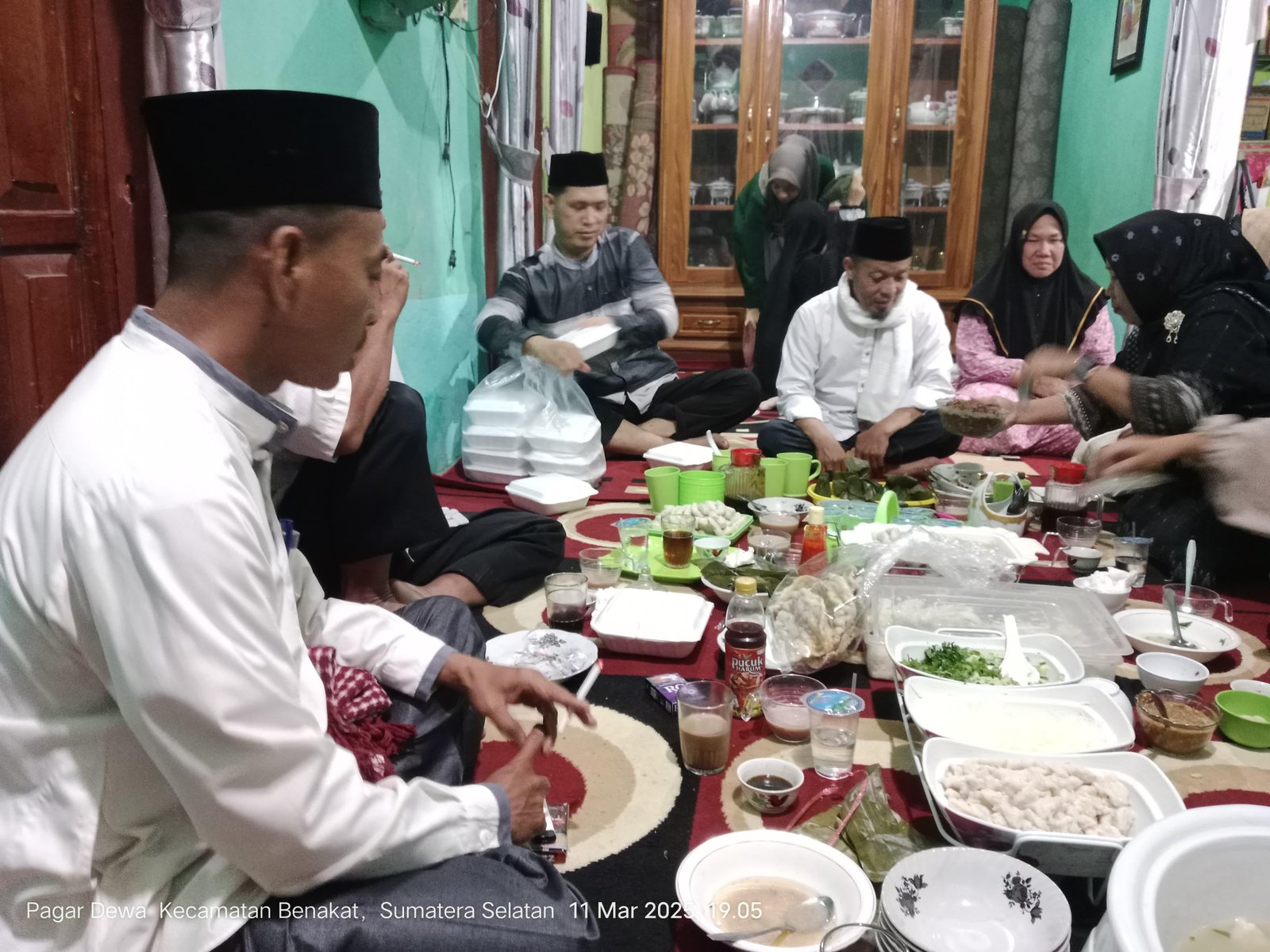KUA BENAKAT BUKA BERSAMA DAN HADIRI SAFARI RAMADHAN 