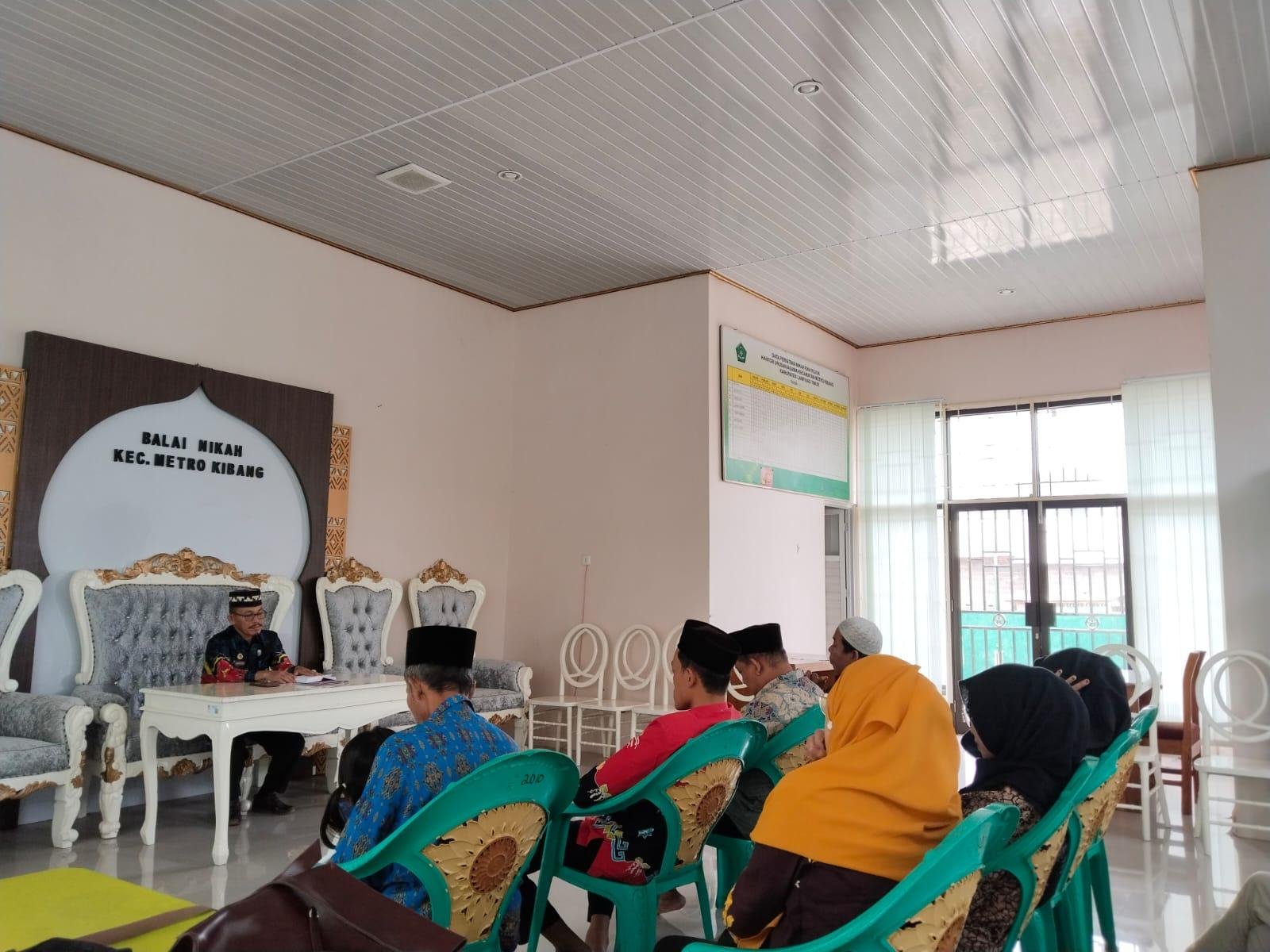 KUA Metro Kibang Gelar Rapat Jelang Cuti Lebaran: Evaluasi, Bingkisan, dan Saling Memaafkan