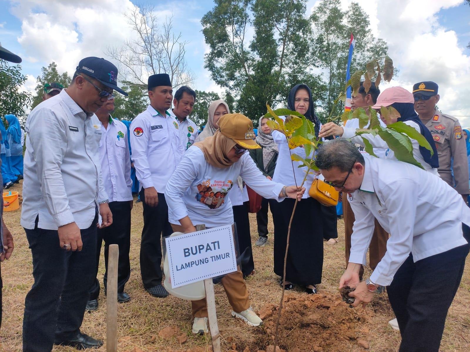 Bupati Lampung Timur Launching Penanaman Sejuta Pohon Matoa di MAN IC