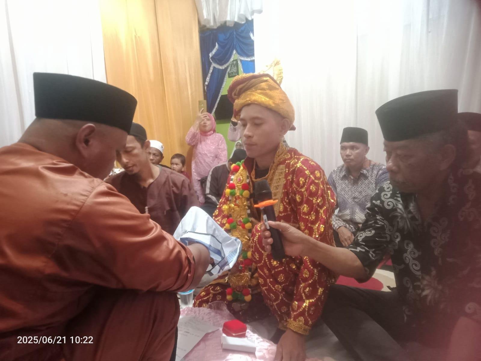Penghulu KUA Distrik Fakfak Timur Membantu Pelayanan Nikah di KUA Distrik Fakfak