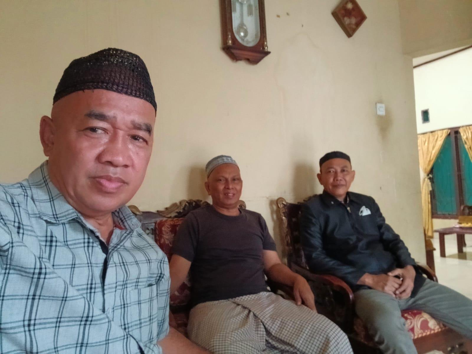 Ketua PC APRI Lampung Timur Jenguk Kepala KUA Melinting, Mohon Doa untuk Kesembuhan