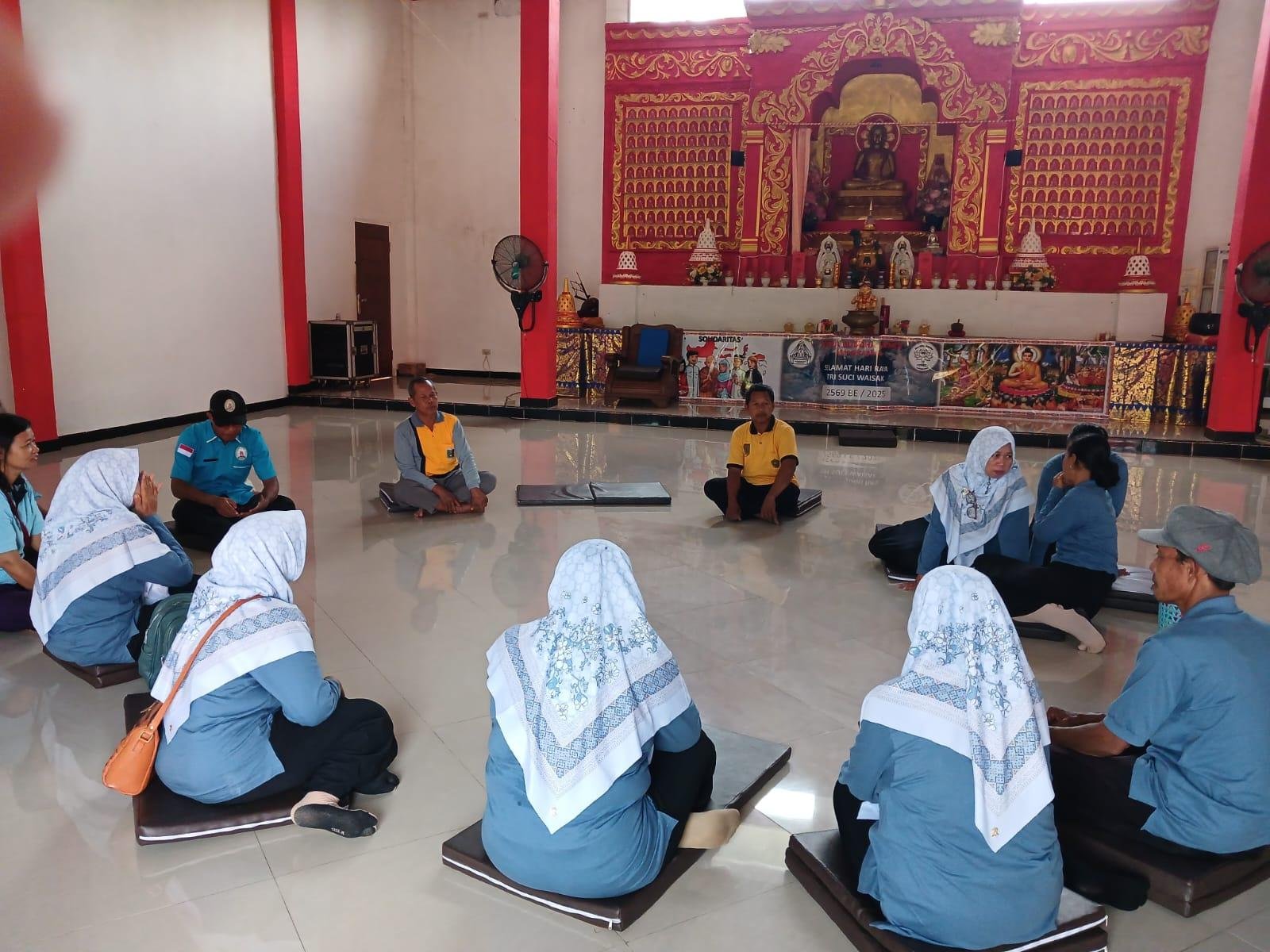 Bersama Penyuluh, Kepala KUA Labuhan Ratu Kawal Gerakan Peduli Rumah Ibadah