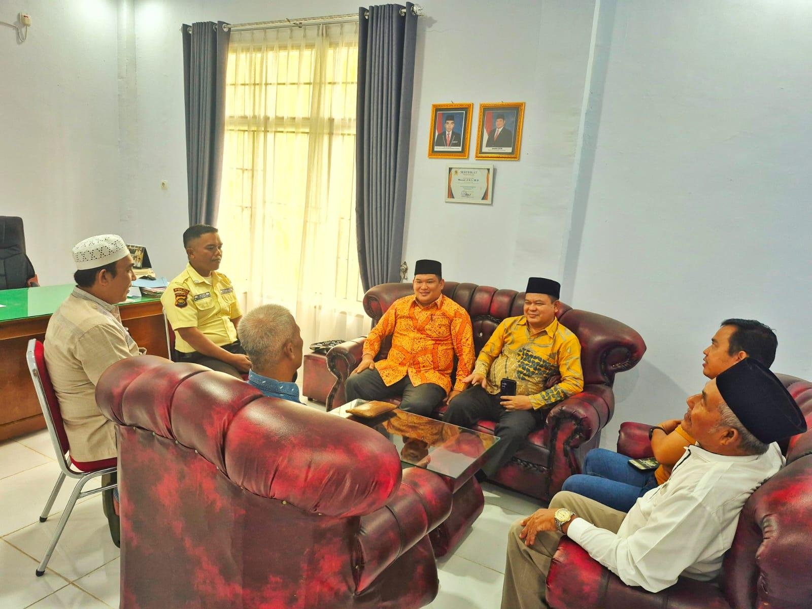 Pengurus Masjid Arrisalah Sillaturrahmi Dengan Kepala KUA (Penghulu) Sarolangun Urus Izin Pelaksanaan Sholat Jum'at 