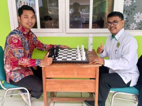 Semangat Nasionalisme, ASN KUA Curup Timur Adu Strategi di Papan Catur