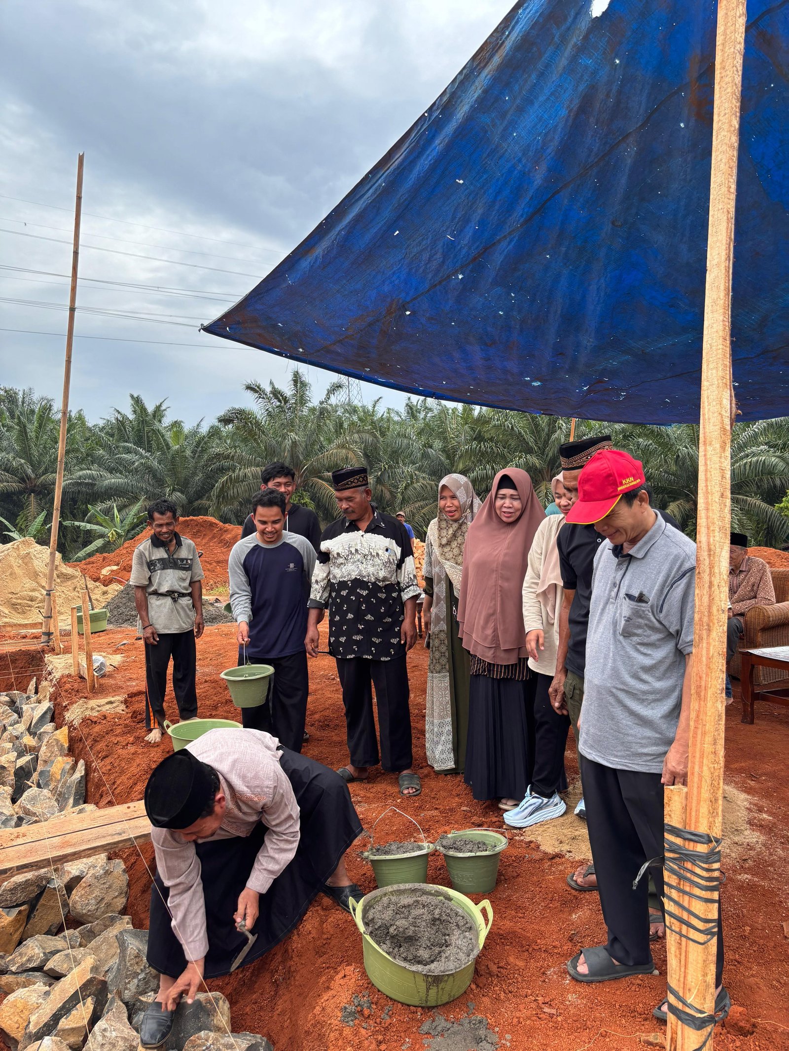 Kepala KUA Kotabumi Utara, Hoiri Pimpin Peletakan Batu Pertama Revitalisasi Gedung Pondok Pesantren Miftahul Jannah