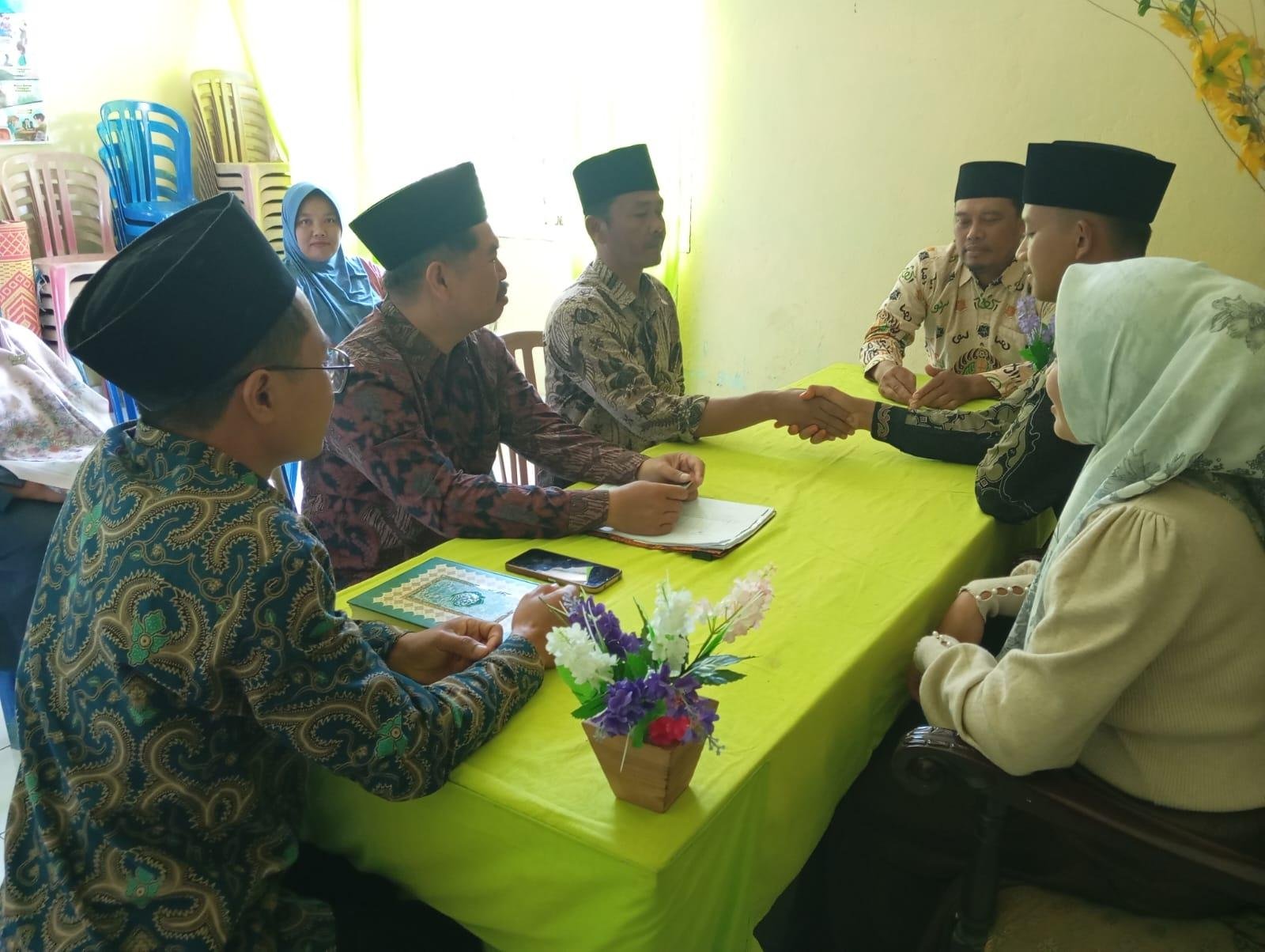 Pesan Kepala KUA Sindang Kelingi: Pernikahan Bukan Hanya Satukan Hati, Tapi Jembatani Dua Keluarga