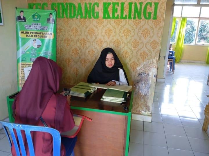 Pelayanan Cepat dan Ramah, KUA Sindang Kelingi Bantu Warga Temukan Arsip Nikah Tahun 2009