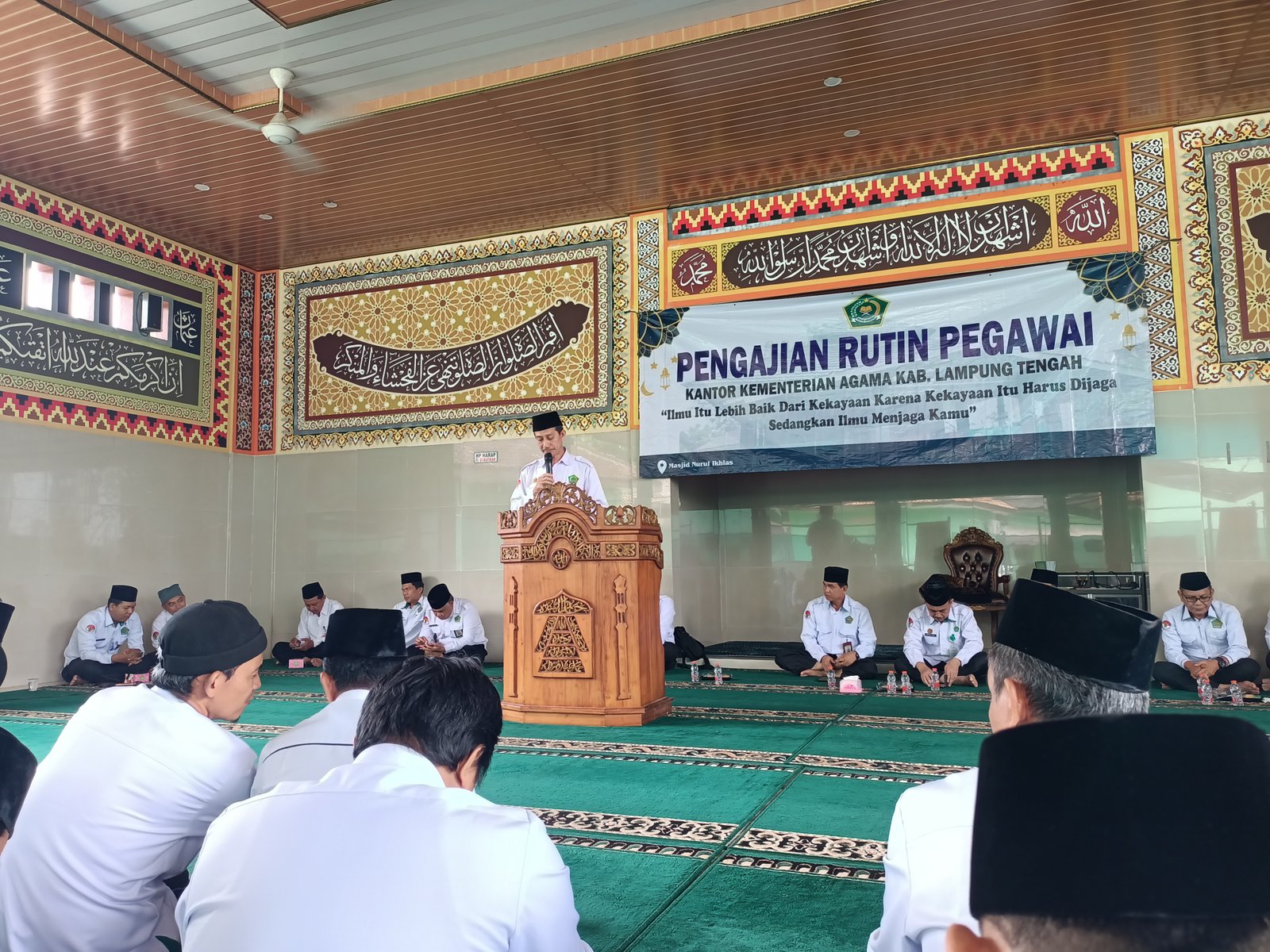 Kepala KUA Bekri, Komarul Zaman S.Ag, Berikan Ceramah Inspiratif di Pengajian Rutin Kemenag Lampung Tengah