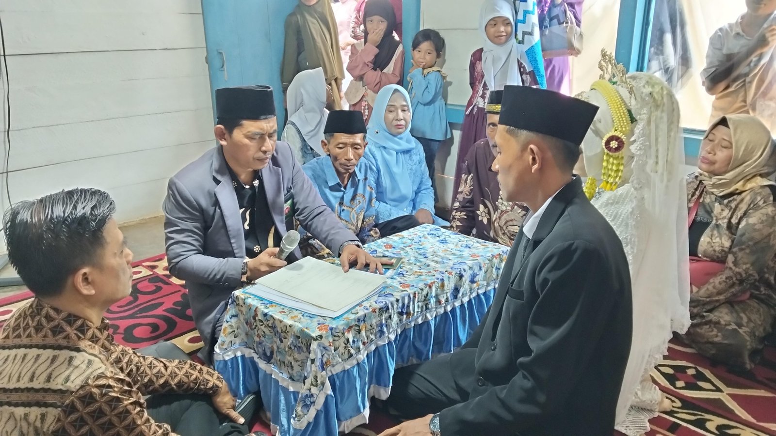 Penghulu KUA Sekampung Udik Pimpin Pencatatan Nikah di Bauh Gunung Sari, Sampaikan Pesan Pernikahan sebagai Ibadah