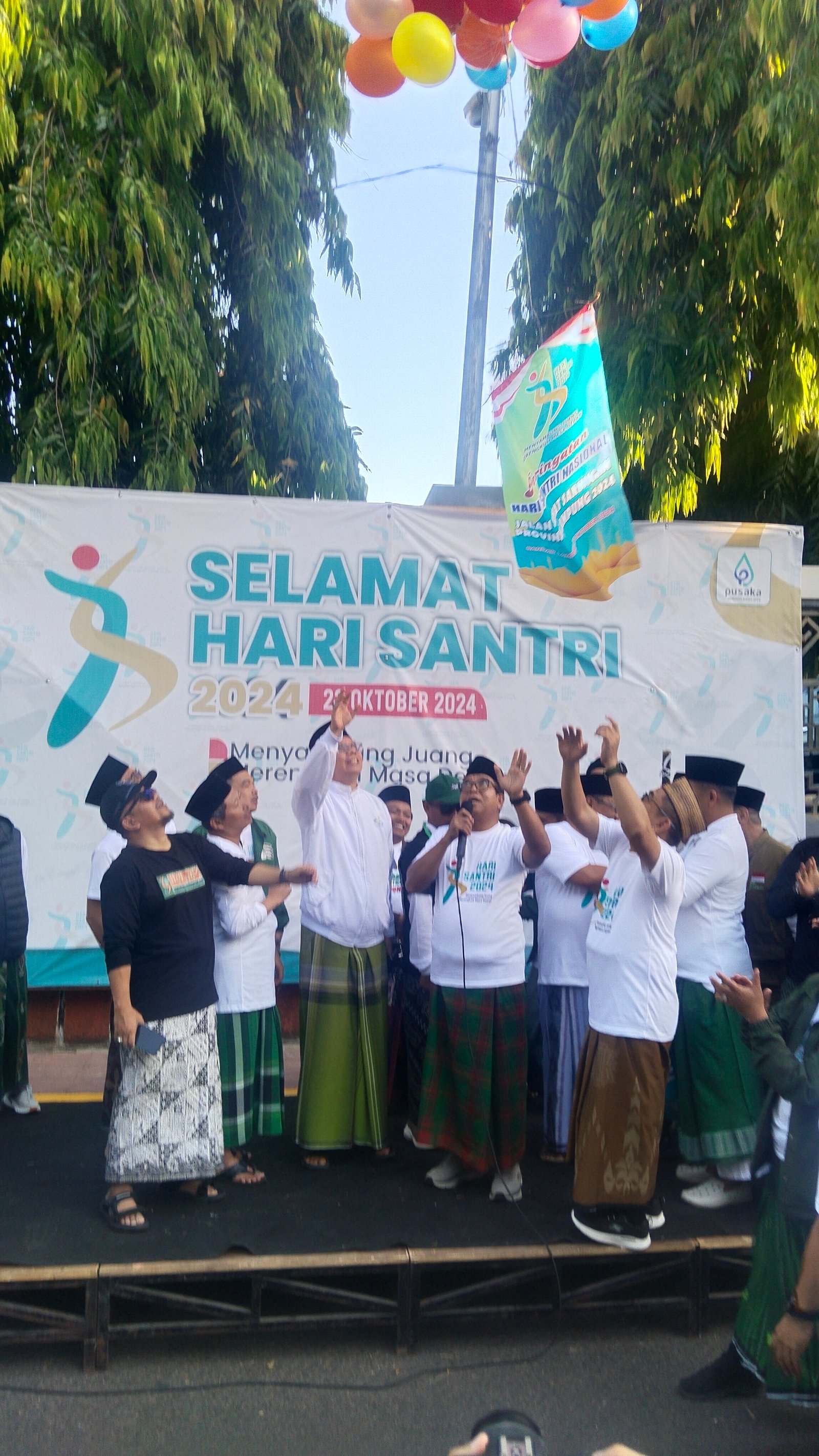 Jalan Sehat Sarungan Provinsi Lampung 2024 dilepas oleh Penjabat Gubernur Lampung 