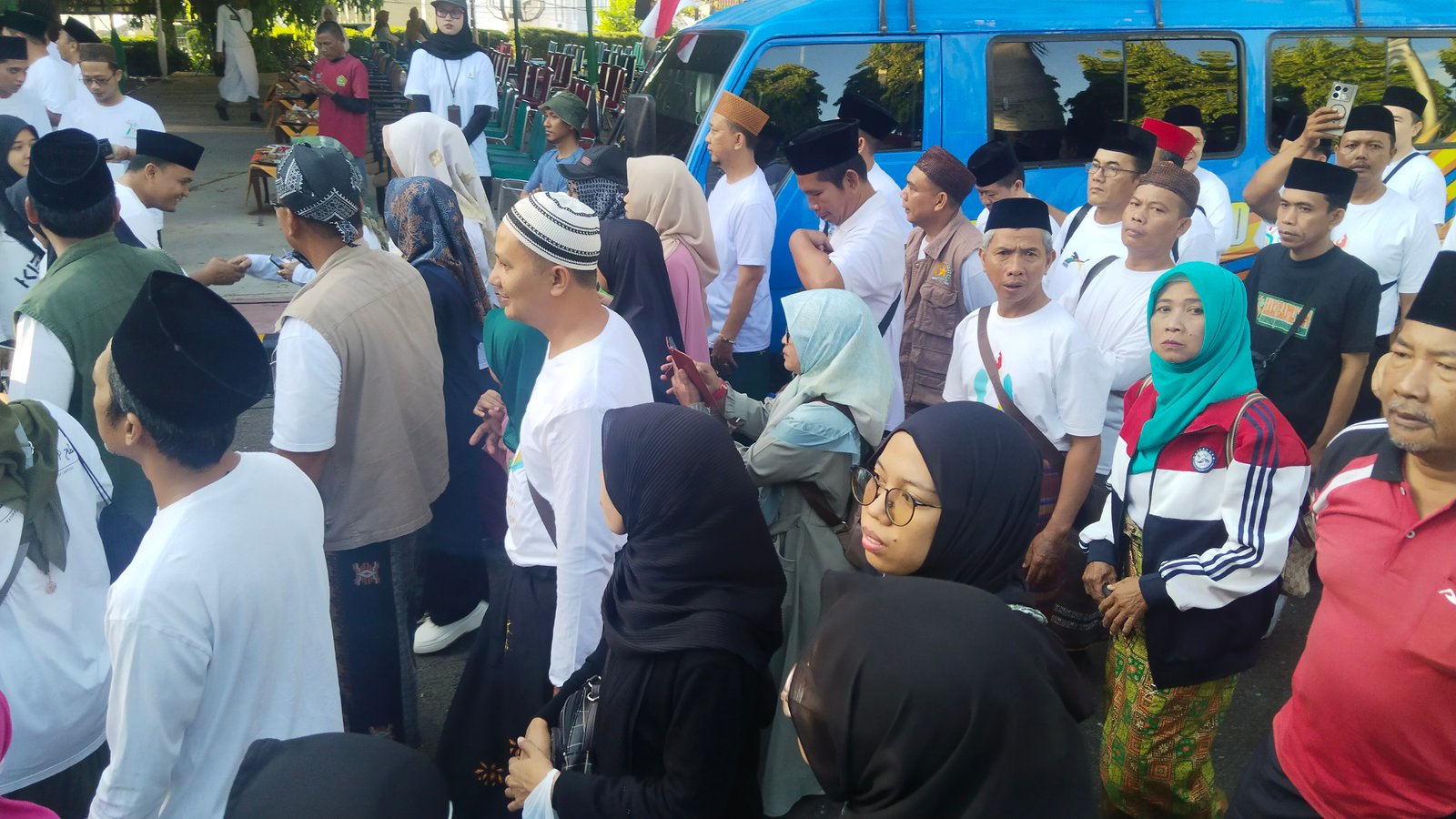 Meriah, Ribuan Peserta Ikuti Jalan Sehat Sarungan Provinsi Lampung 2024 Pagi Ini