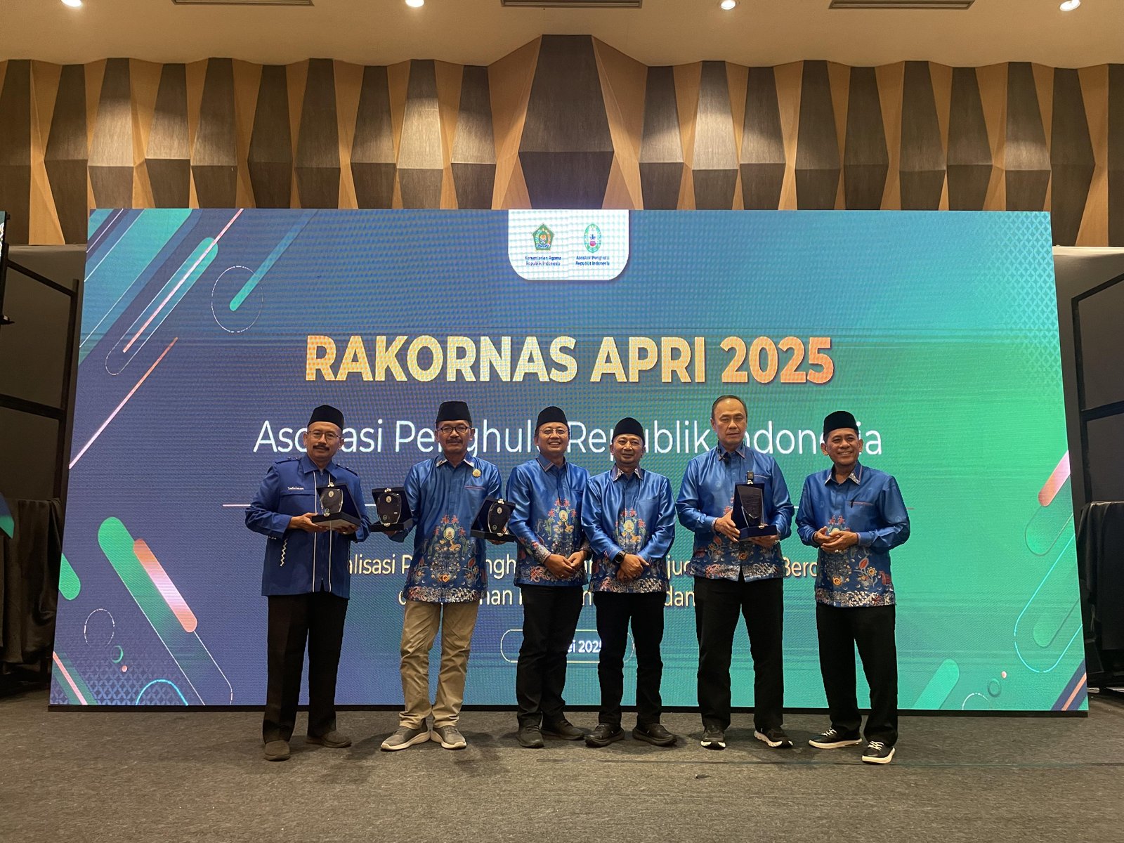 Rakornas 2025: APRI Anugerahkan Penghargaan Wilayah Terbaik dan Luncurkan Batik Resmi Penghulu
