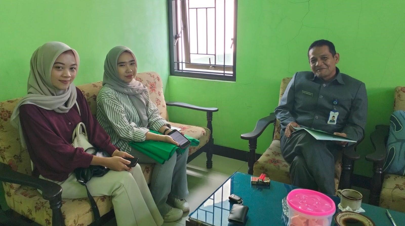 DARI KELAS KE KUA:  WALI GHAIB DALAM SOROTAN SKRIPSI MAHASISWI UIN SAIZU PURWOKERTO KUNJUNGI KUA RAKIT