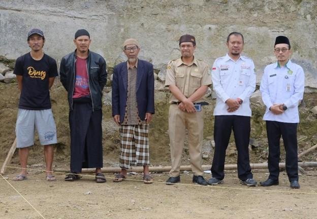 Mantapkan Ibadah Jemaah, Takmir Masjid Asshobaru Karangsari Kecamatan Pejawaran Undang KUA Ukur dan Kalibrasi Arah Kiblat
