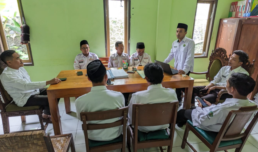Tingkatkan Pelayanan, KUA Pejawaran Lakukan Digitalisasi Arsip