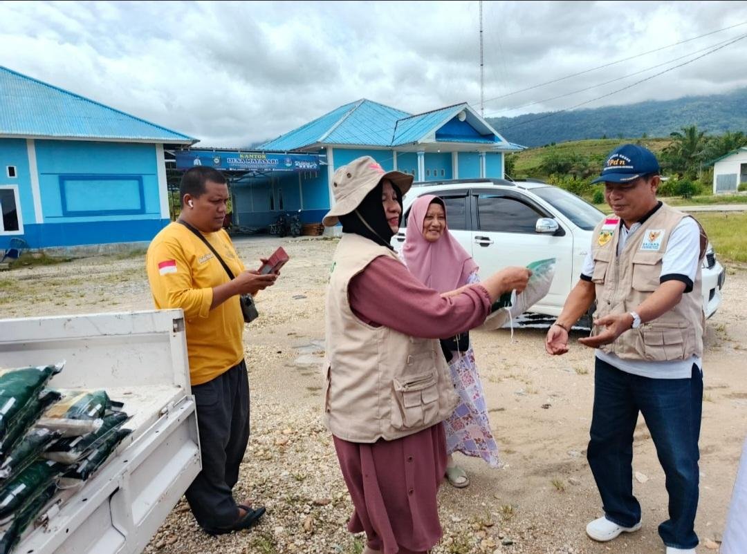 Penyuluh Bersama Baznas Kab. Poso Menyerahkan 174 Pack Manfaat Beras Zakat Fitrah Di Kec. Pamona Selatan dan Barat Tahun 2025