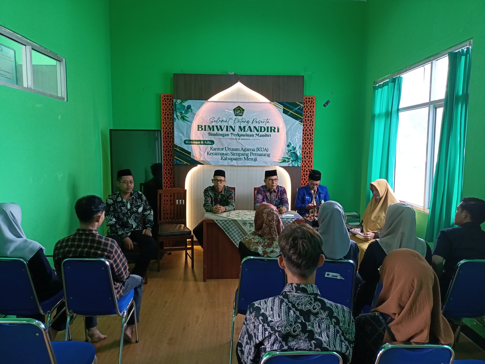 Kepala KUA Simpang Pematang membuka Kegiatan Bimwin Mandiri Ak. XIV, ini pesannya.