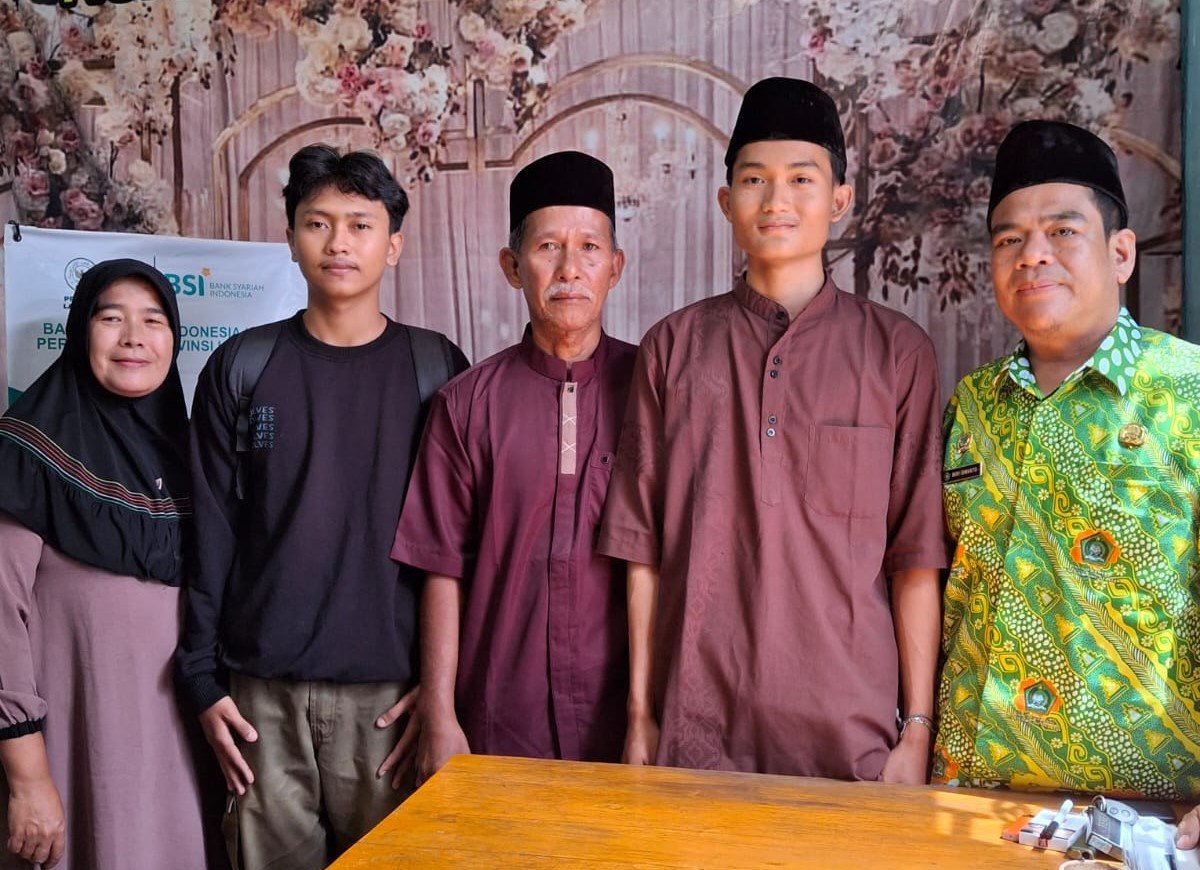Kepala KUA Bakauheni Bimbing Proses Syahadat Warga Mualaf; Gregorius Jadi Muhammad Aryo Seto