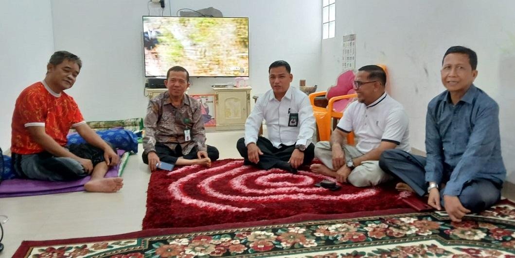 PC APRI Kota Pekanbaru Besuk Anggotanya Yang Sakit