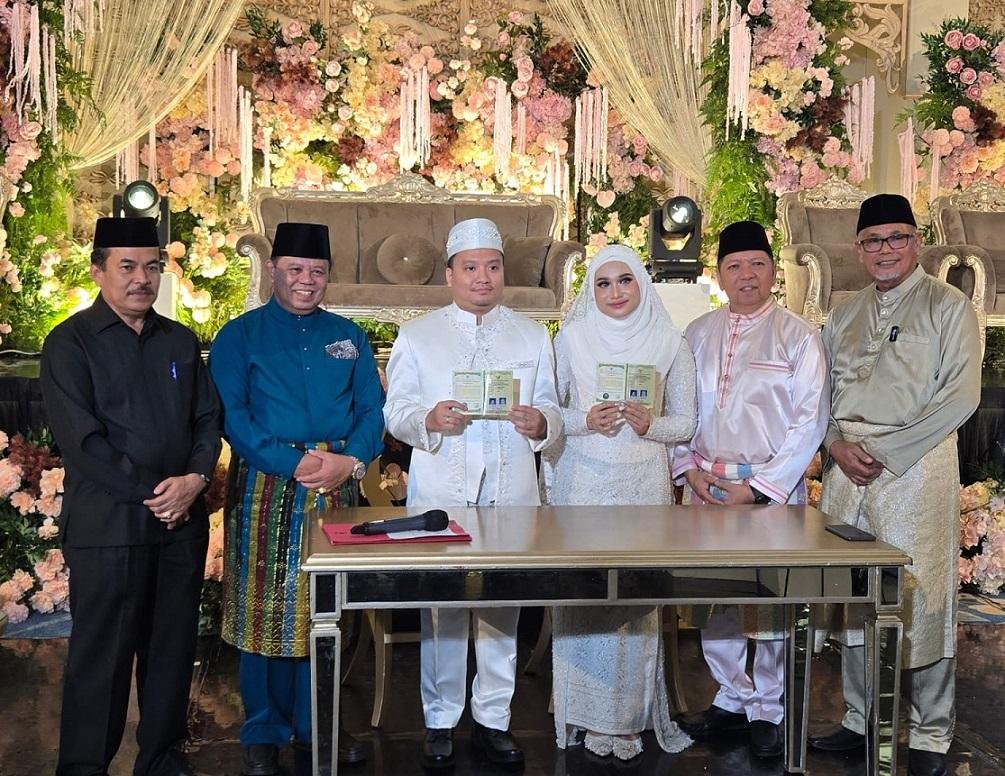 H. Suhaimi, S.Ag, MH Hadiri  Akad Nikah Ichsan & Safitrah Di Hollywood Hotel